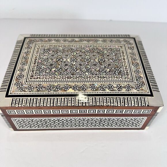 VTG Handcrafted Wooden Trinket Box Inlayed with Mother of Pearl/Abalone 1950's - Picture 1 of 13